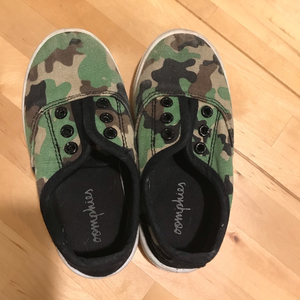 Kids shoes size 8